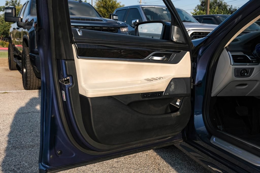 Used 2019 BMW ALPINA B7 xDrive w/ Luxury Rear Seating Package image 43