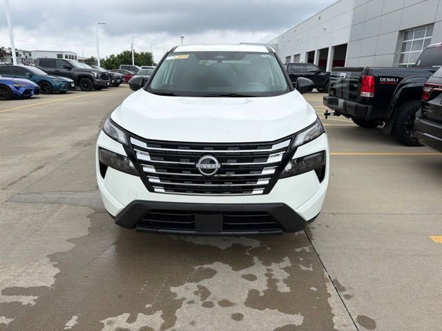 Used 2025 Nissan Rogue S FWD image 2