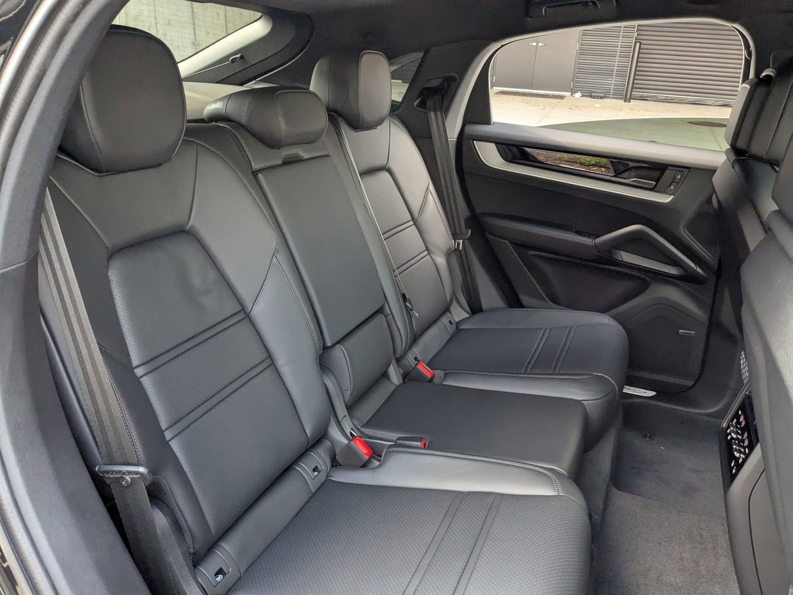 Certified 2025 Porsche Cayenne Coupe AWD/4WD image 25