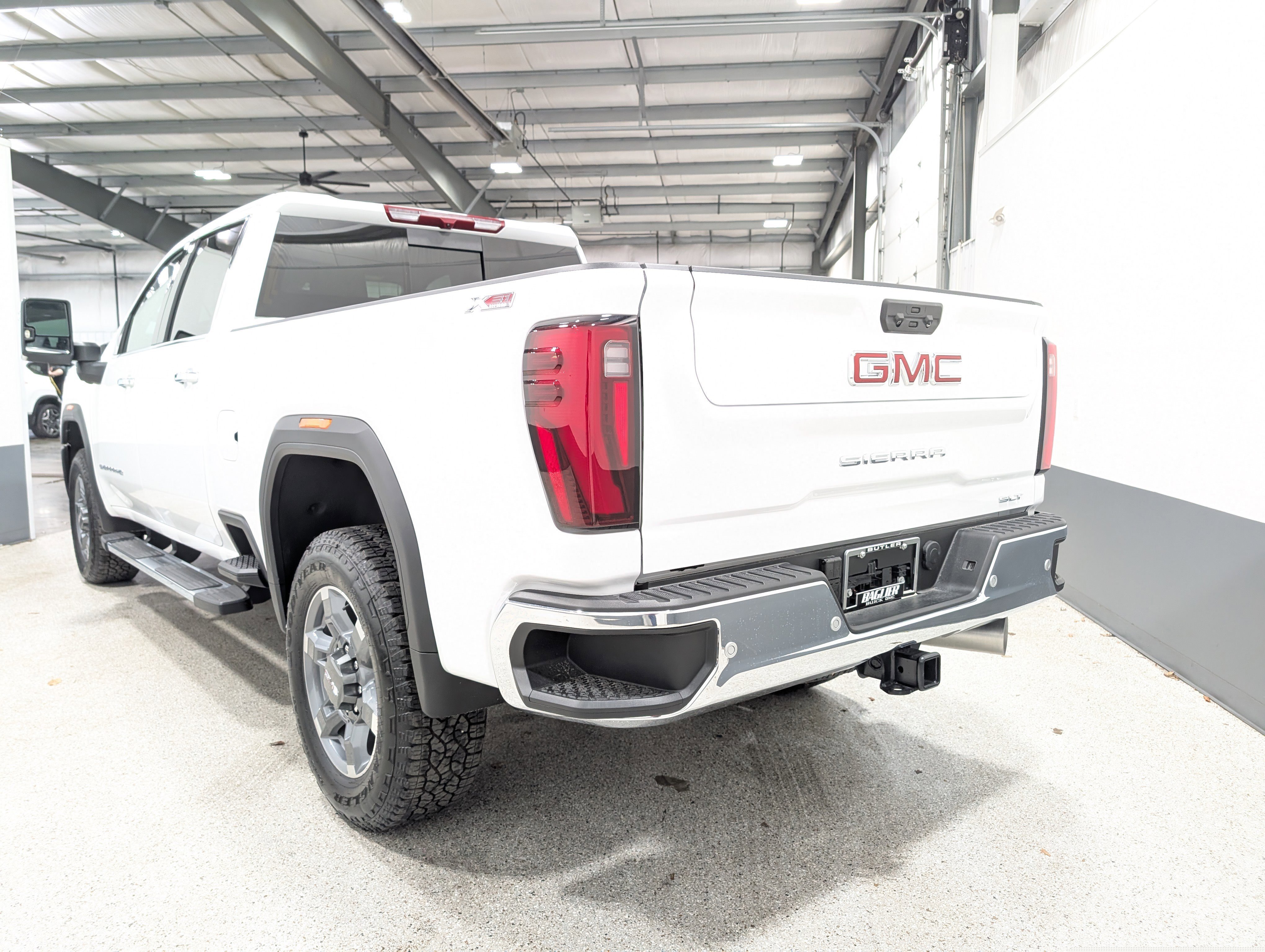 Used 2025 GMC Sierra 3500 SLT w/ SLT Premium Package image 5