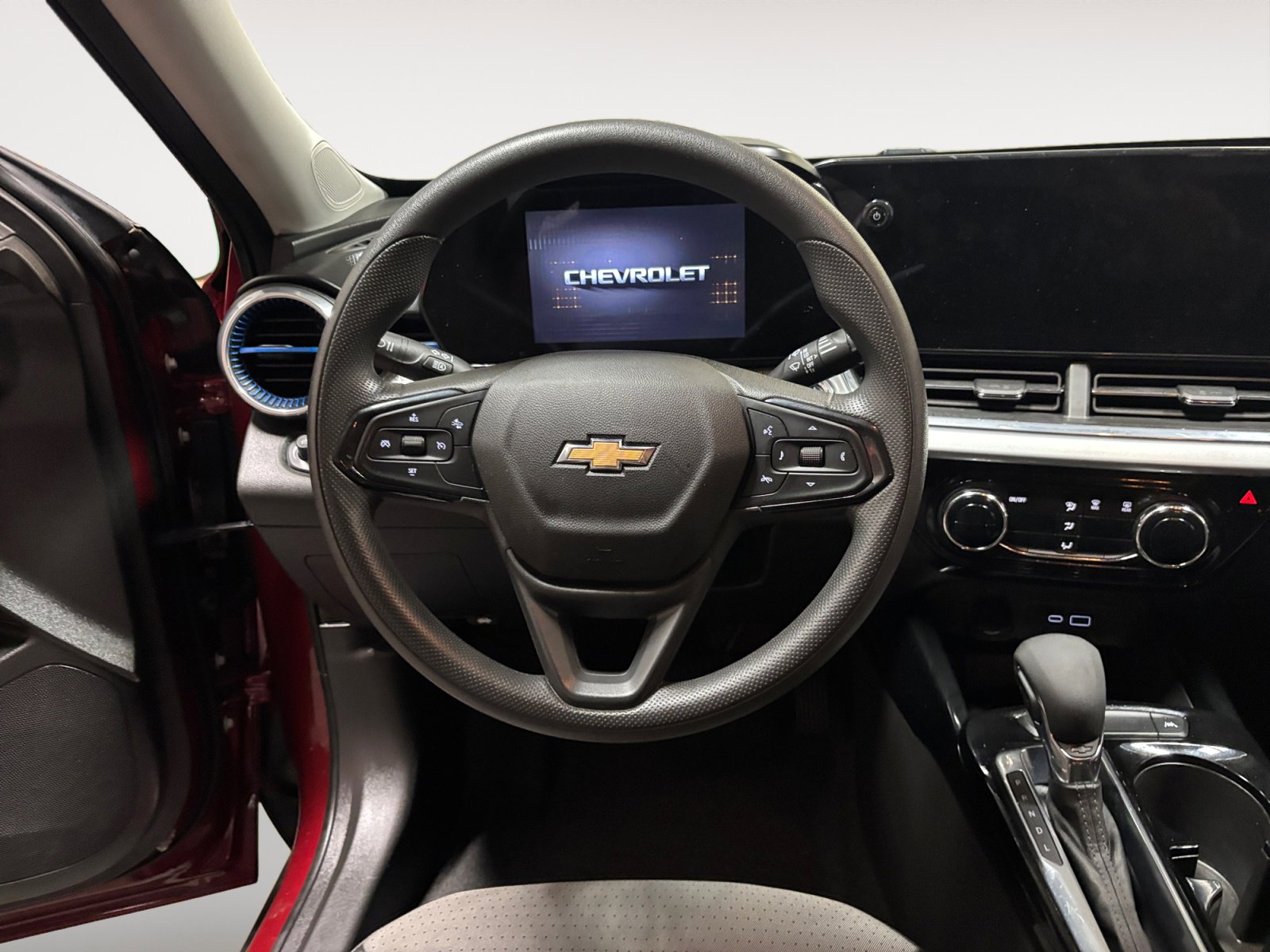 Used 2025 Chevrolet Trax LT image 12