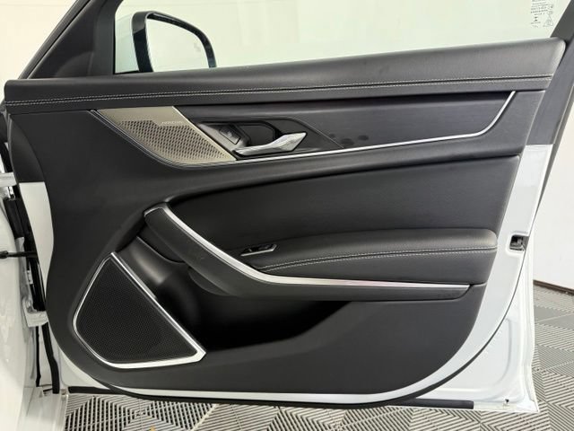 Certified 2023 Jaguar XF R-Dynamic SE AWD/4WD image 21