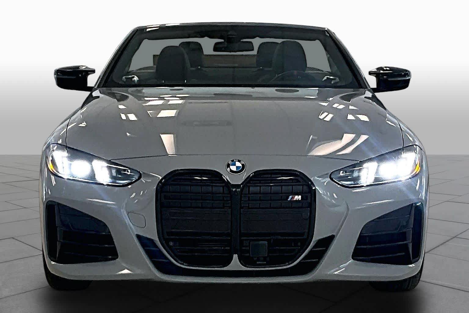 Used 2026 BMW M440i Convertible w/ Premium Package RWD image 3