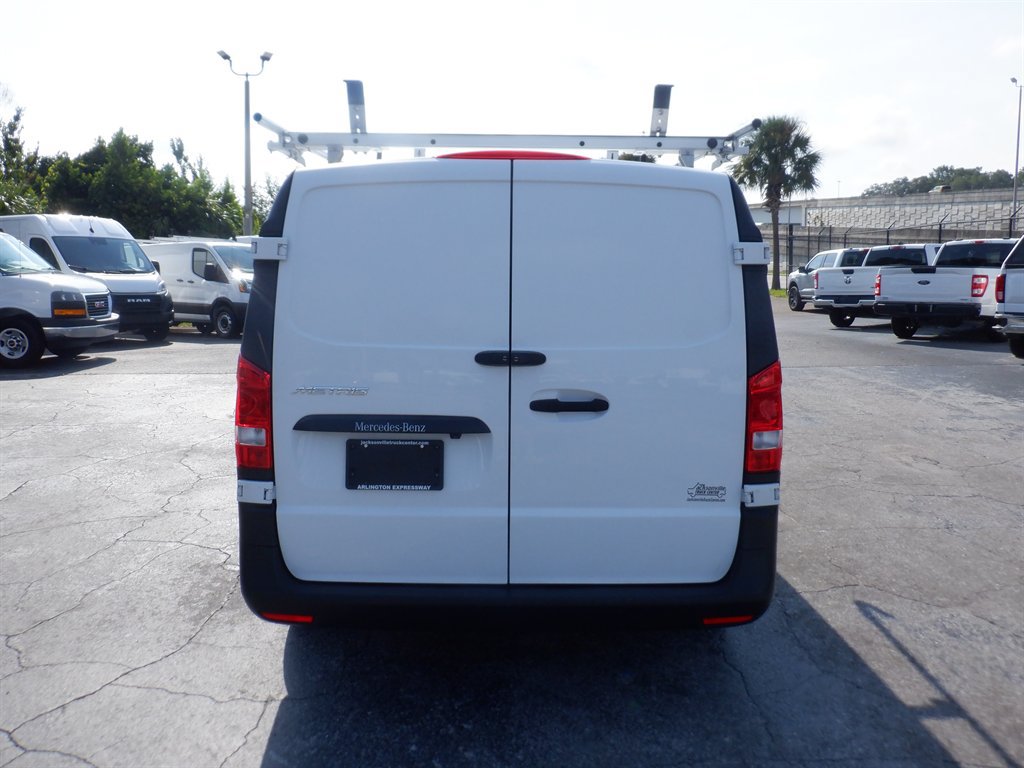 Used 2023 Mercedes-Benz Metris image 4