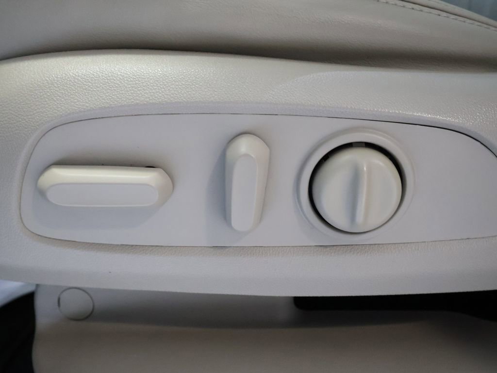 Used 2021 Buick Enclave Essence w/ Sound and Sites Package image 13