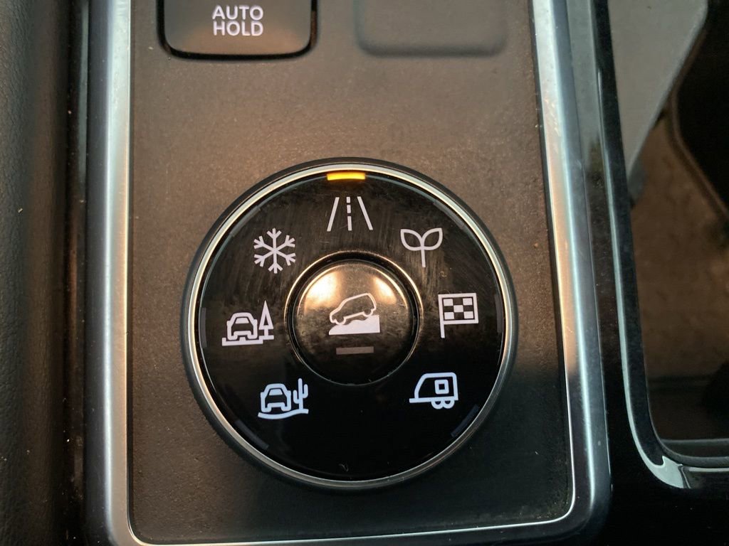 Used 2023 Nissan Pathfinder Platinum image 10