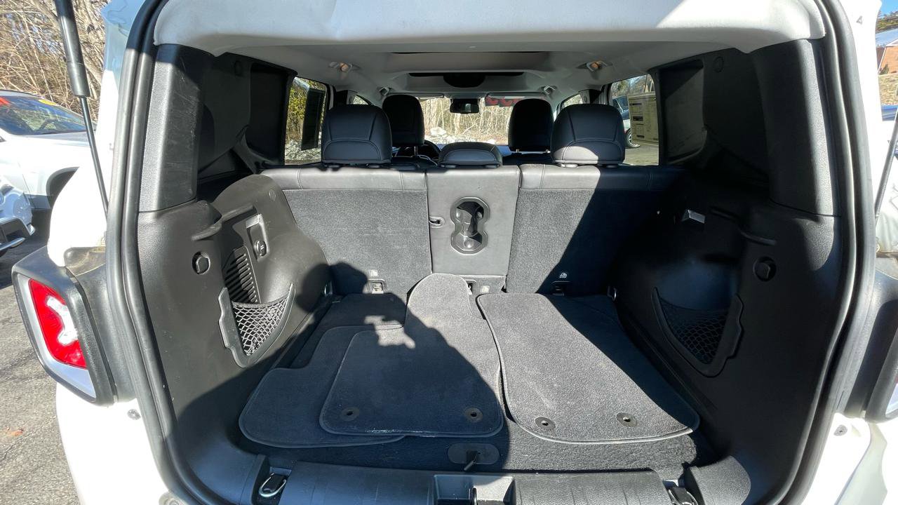 Used 2017 Jeep Renegade Limited image 21