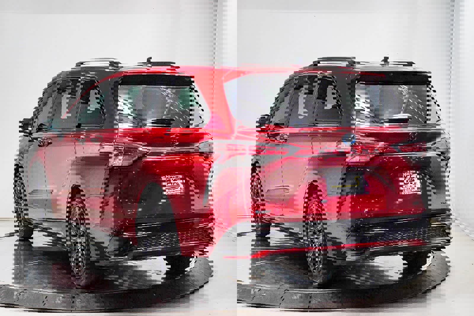 Used 2025 Toyota Sienna XSE image 2