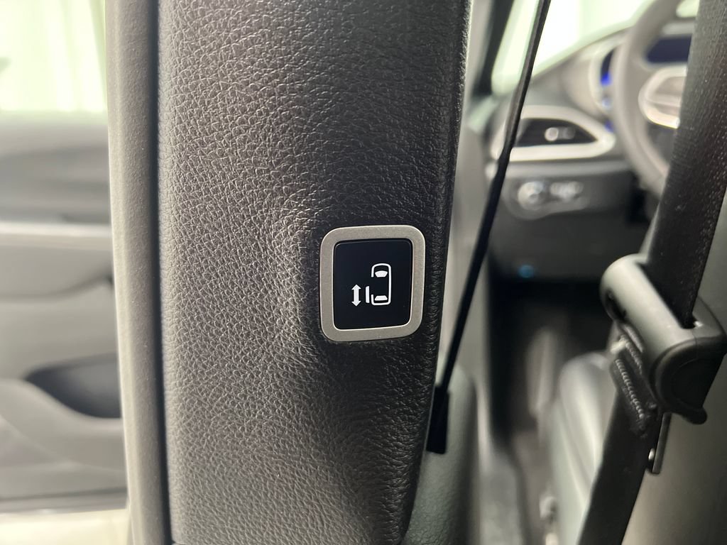 Used 2025 Chrysler Pacifica Select FWD image 20