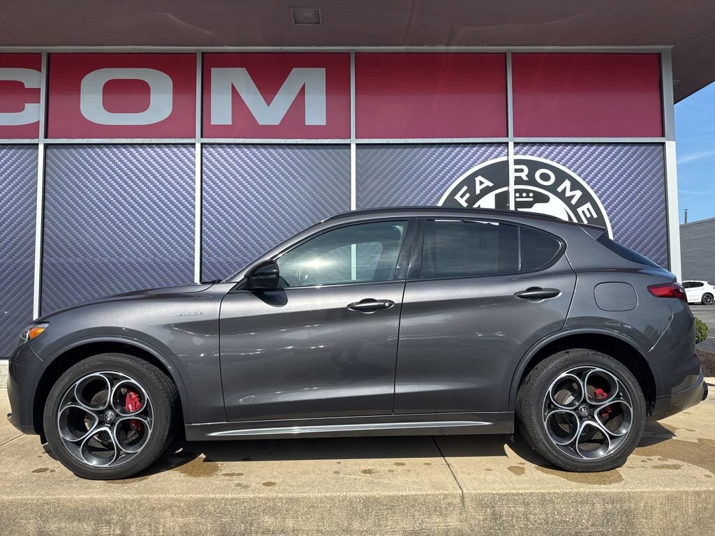 Used 2022 Alfa Romeo Stelvio Veloce AWD/4WD image 15