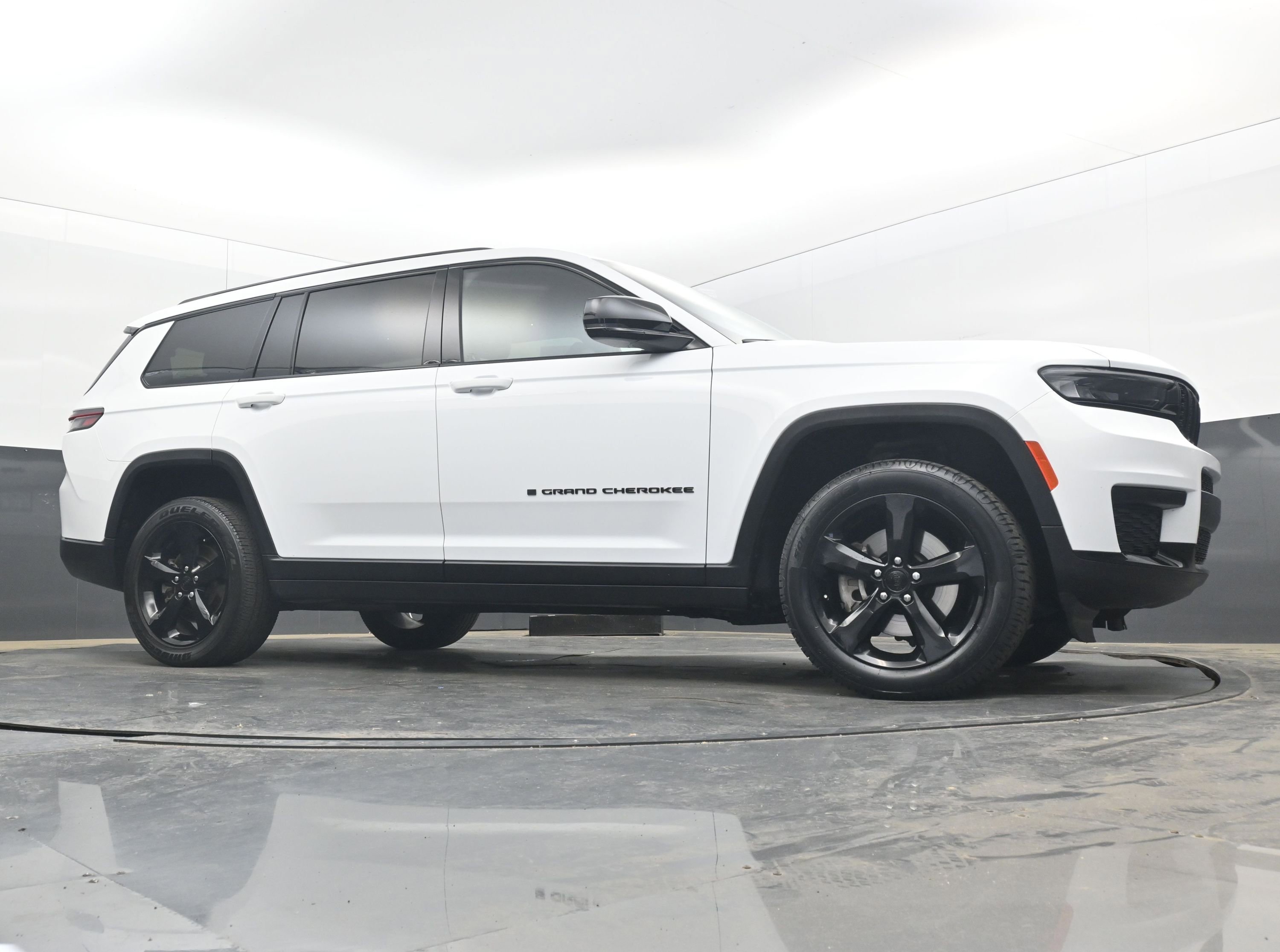 Used 2024 Jeep Grand Cherokee L Laredo image 18