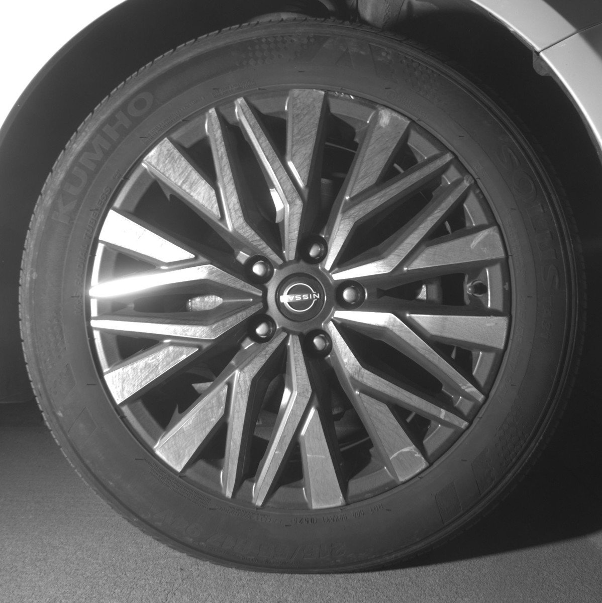 Used 2025 Nissan Altima 2.5 SV FWD image 13