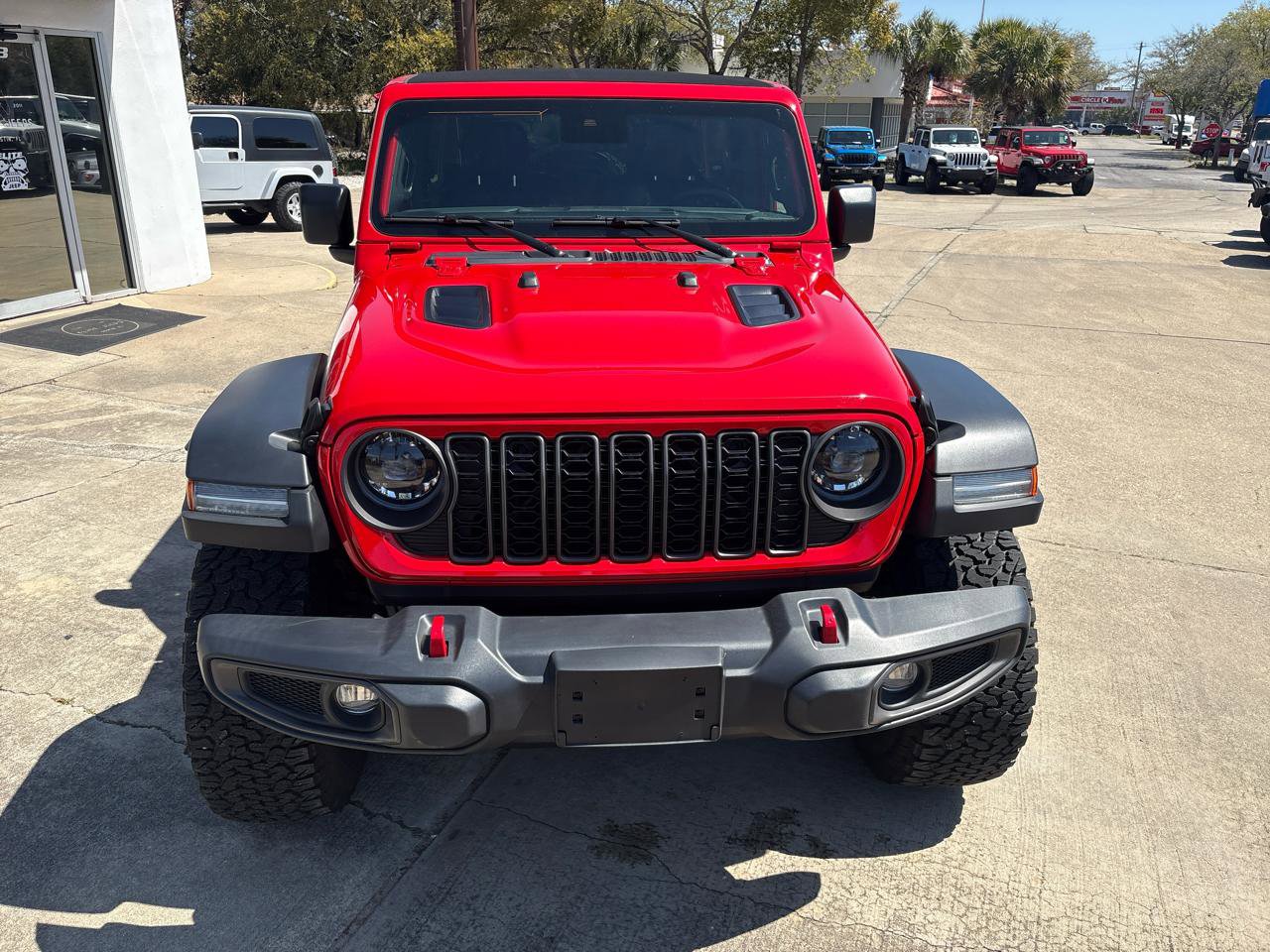 Used 2024 Jeep Wrangler Unlimited Rubicon w/ XTREMEE 35" Tire Package AWD/4WD image 3