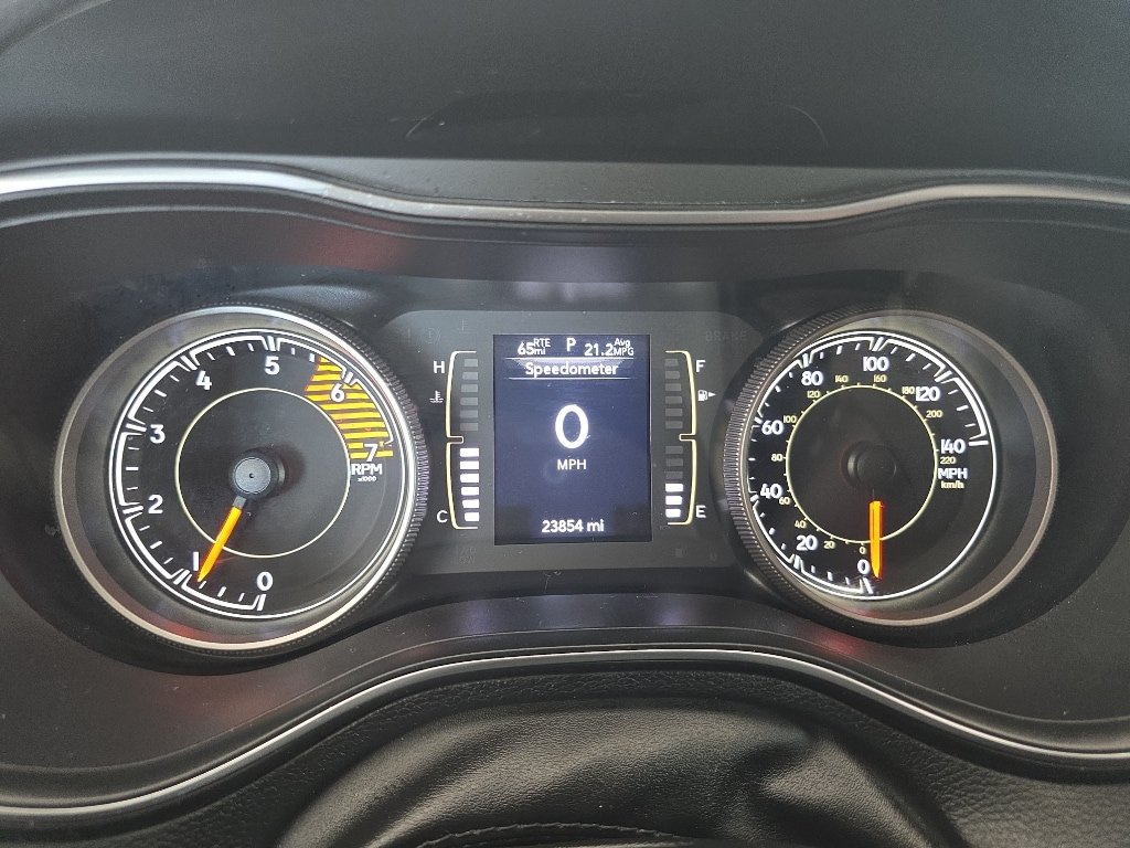 Used 2019 Jeep Cherokee Latitude Plus w/ Comfort/Convenience Group AWD/4WD image 11