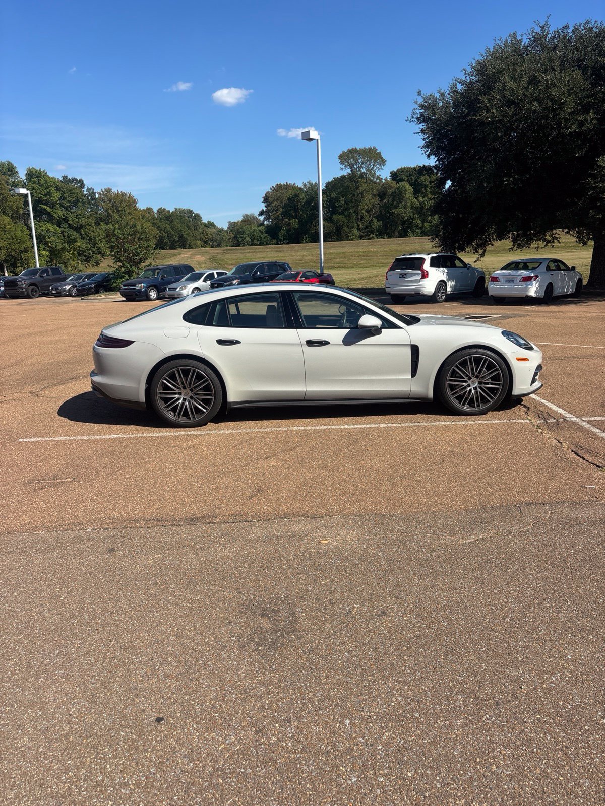 Used 2019 Porsche Panamera image 7