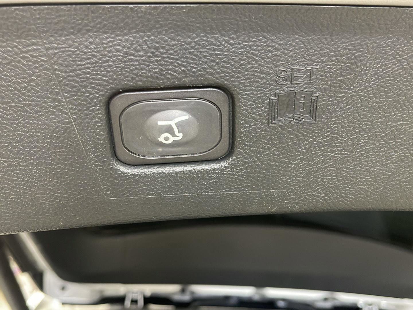 Used 2018 Ford Edge Titanium w/ Equipment Group 301A image 8