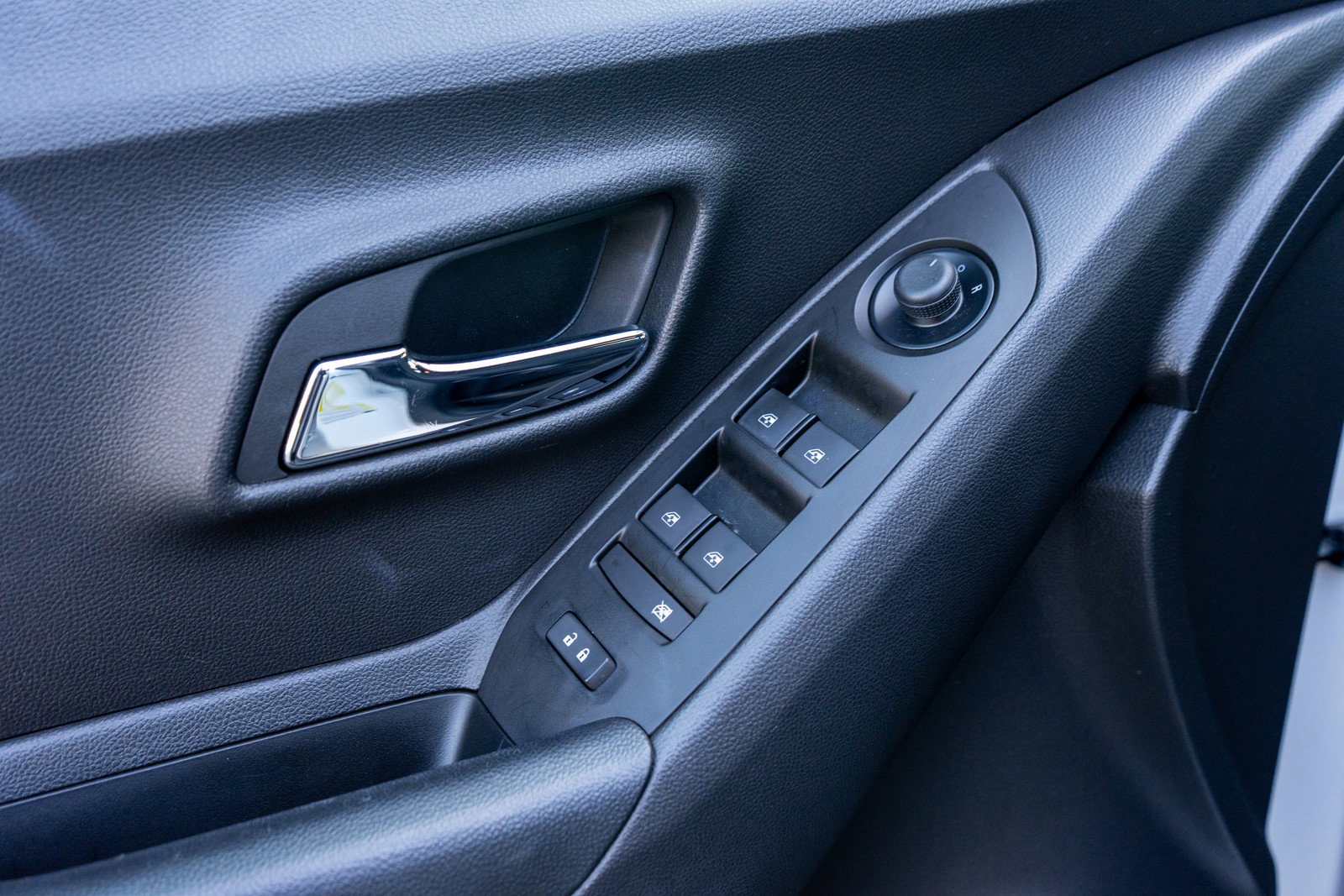 Used 2022 Chevrolet Trax LS w/ Tint and Cruise Package image 14