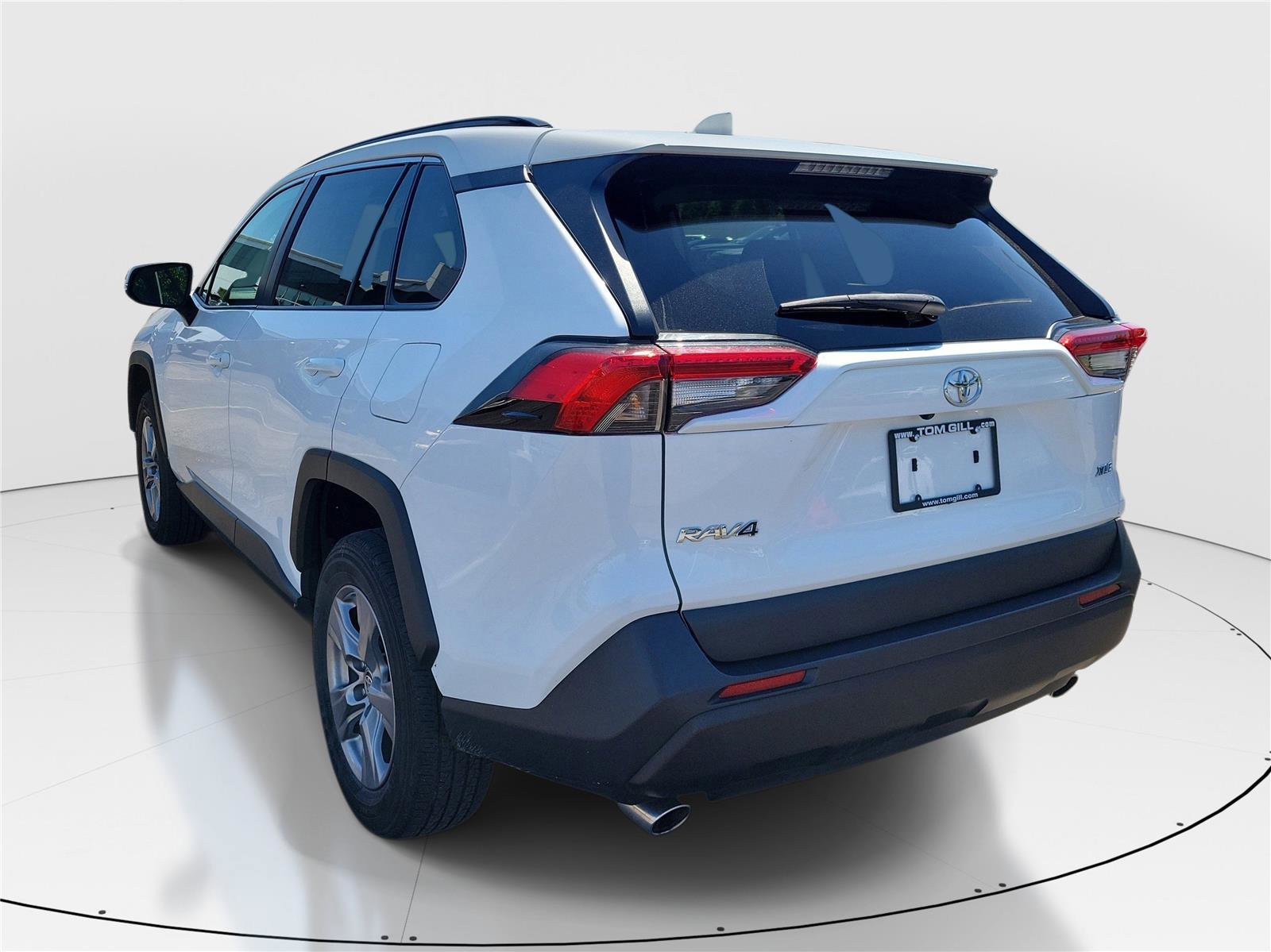 Used 2024 Toyota RAV4 XLE FWD image 3