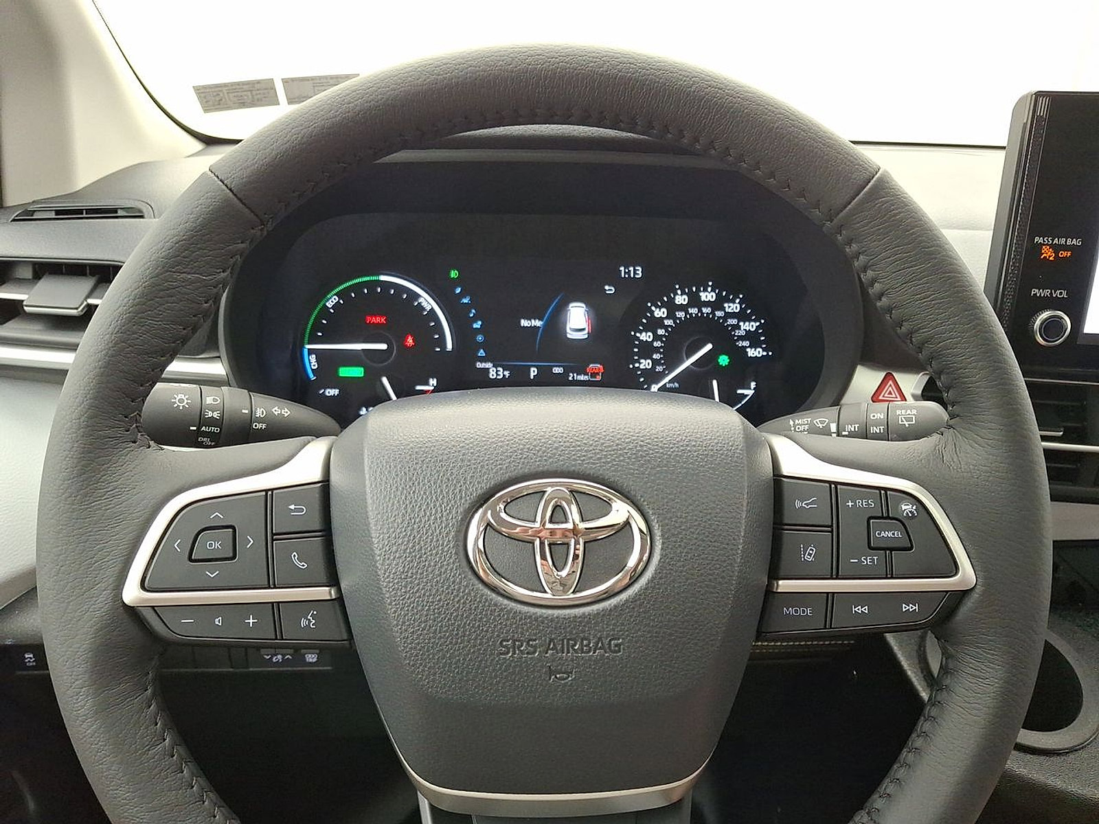 Used 2026 Toyota Sienna XLE FWD image 16