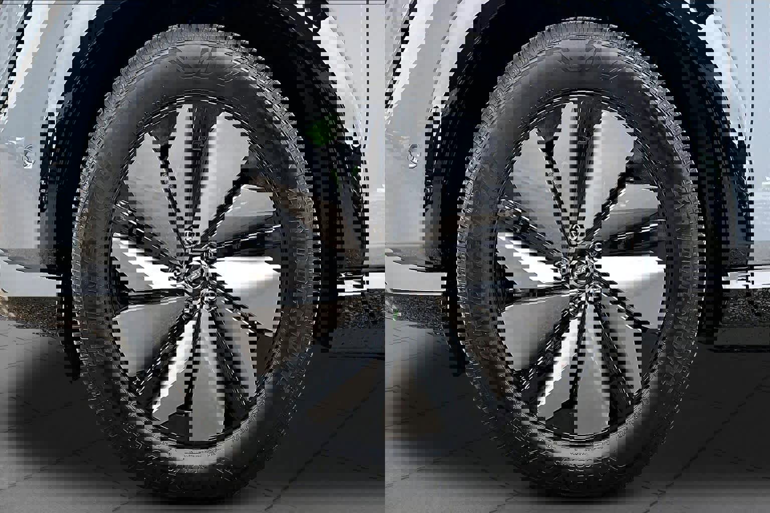 Used 2025 Nissan Ariya Platinum image 10