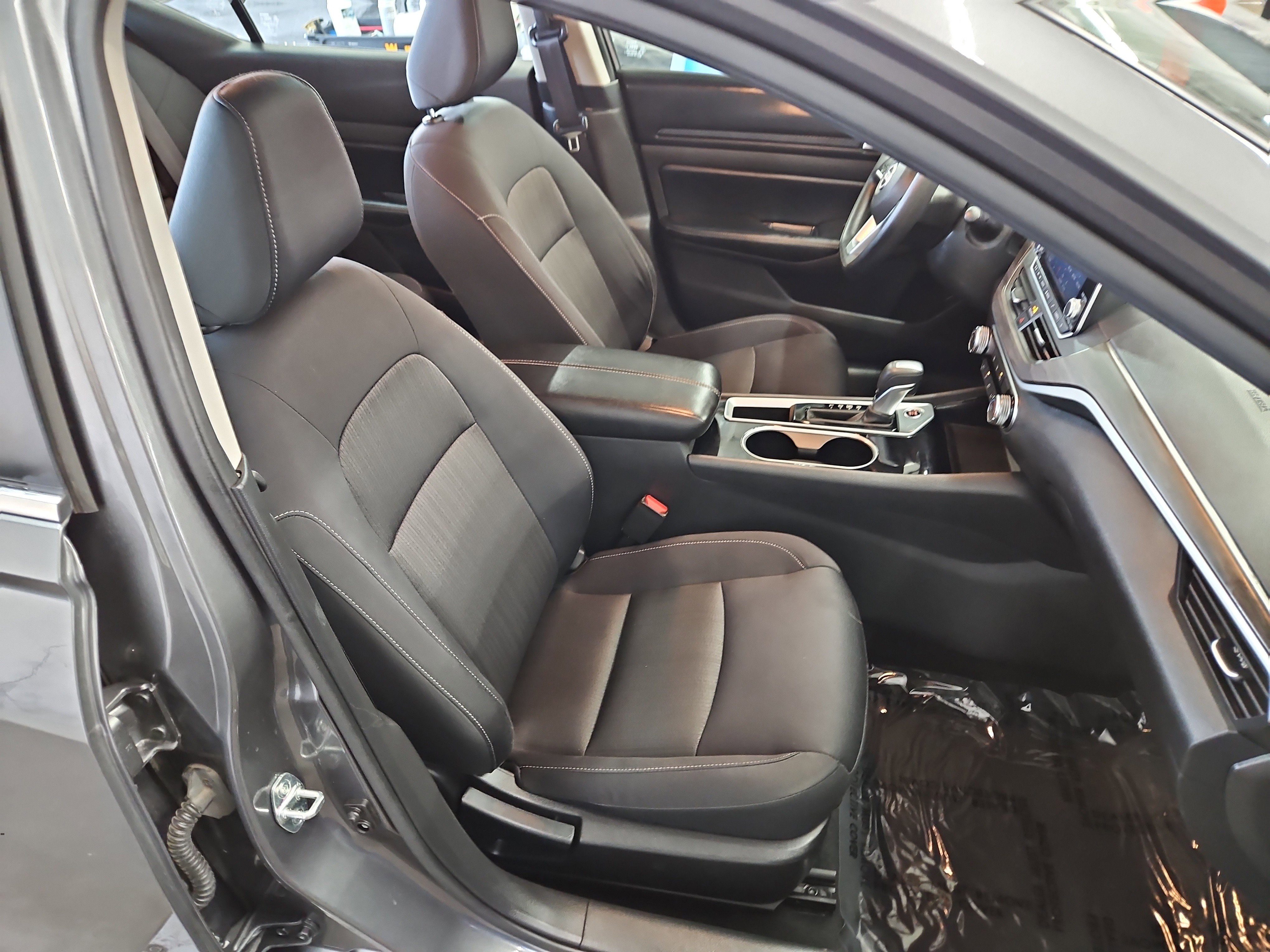 Used 2024 Nissan Altima 2.5 SV image 9