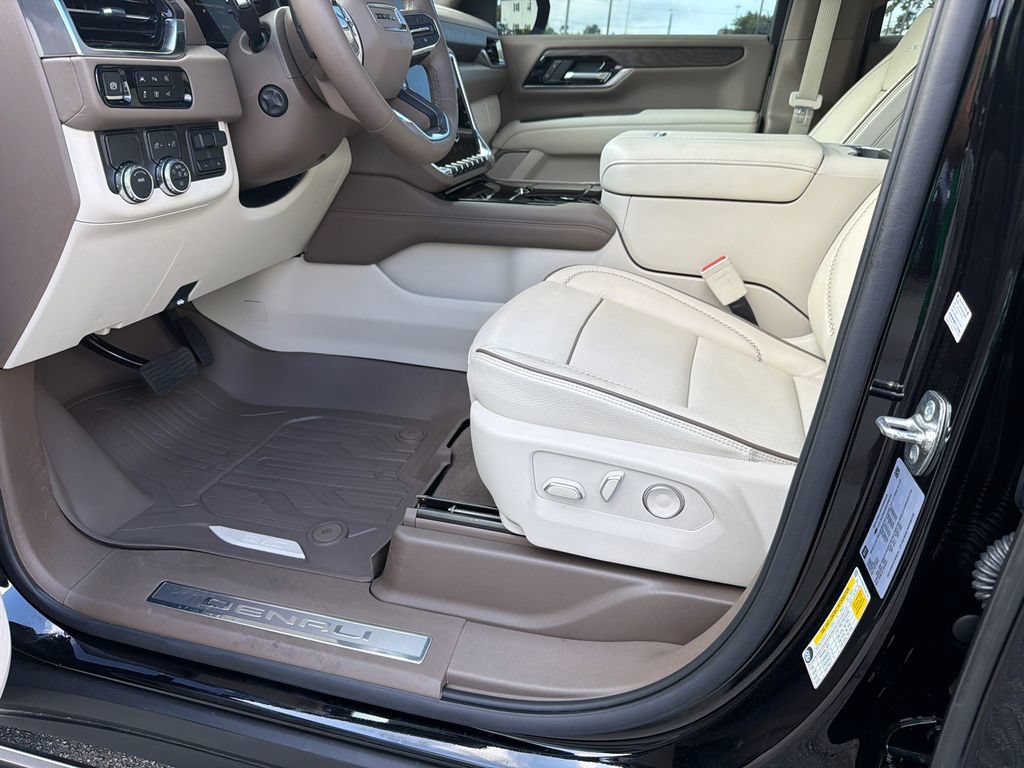 Used 2025 GMC Yukon Denali w/ Denali Reserve Package RWD image 9