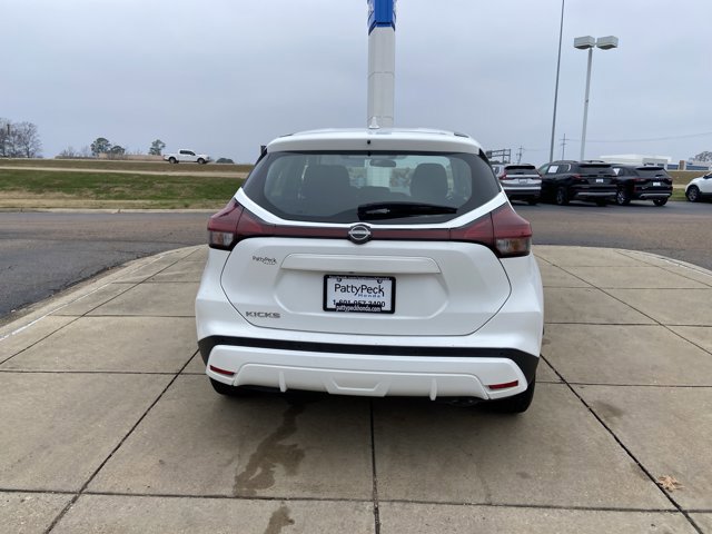 Used 2022 Nissan Kicks S image 9