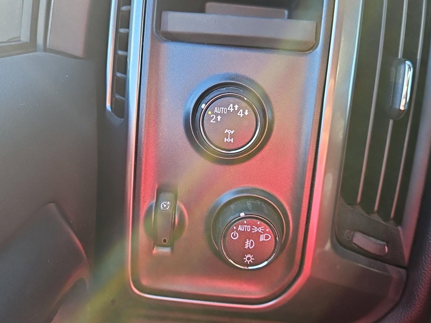 Used 2018 Chevrolet Silverado 1500 LT w/ All Star Edition AWD/4WD image 22