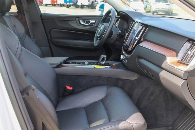 Used 2023 Volvo XC60 B5 Plus w/ Climate Package image 19