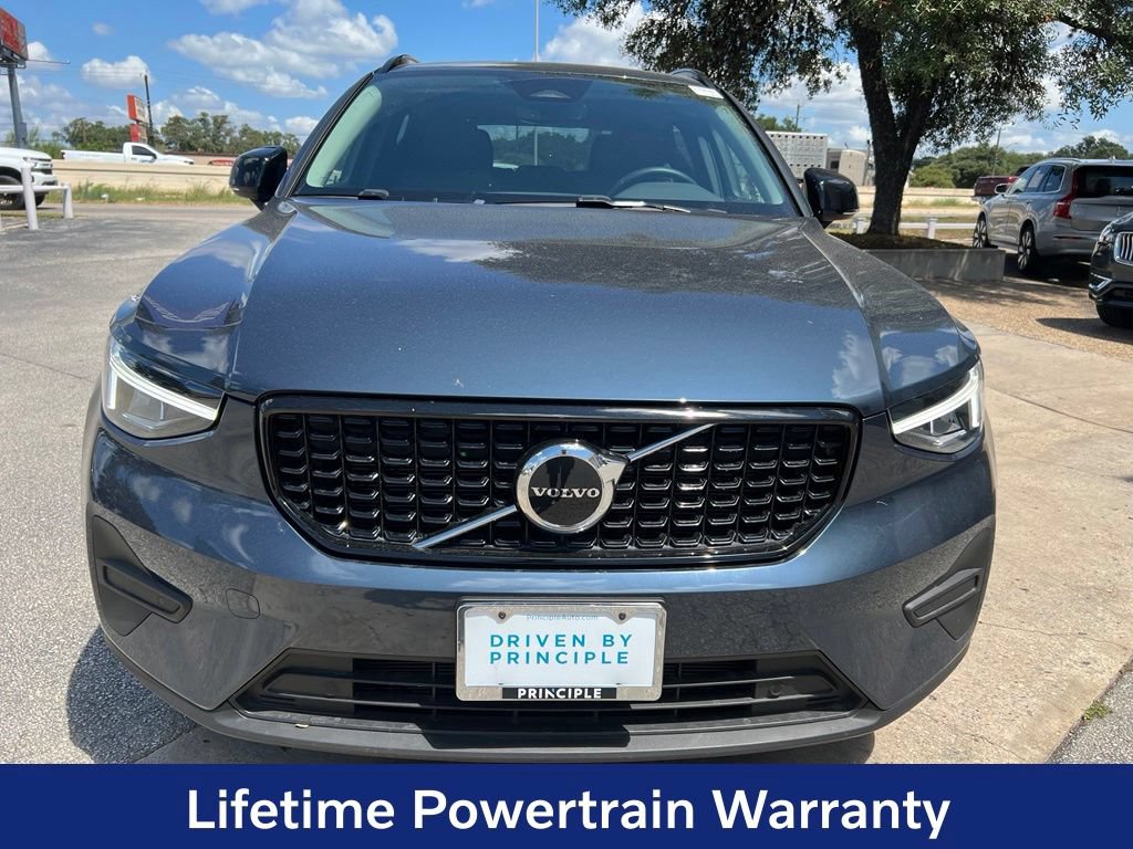 Certified 2026 Volvo XC40 B4 Core FWD image 2
