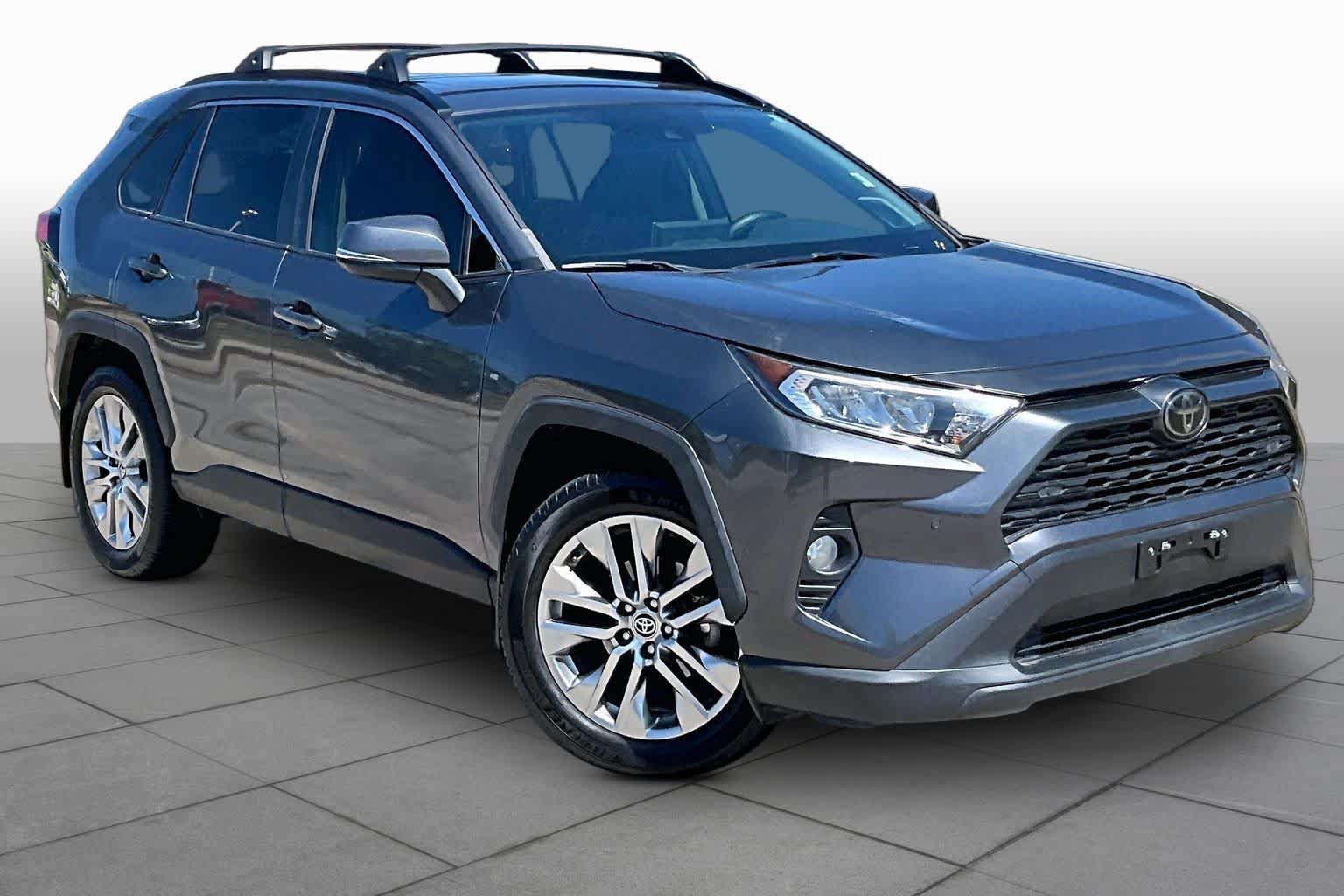 Used 2020 Toyota RAV4 XLE Premium FWD image 3