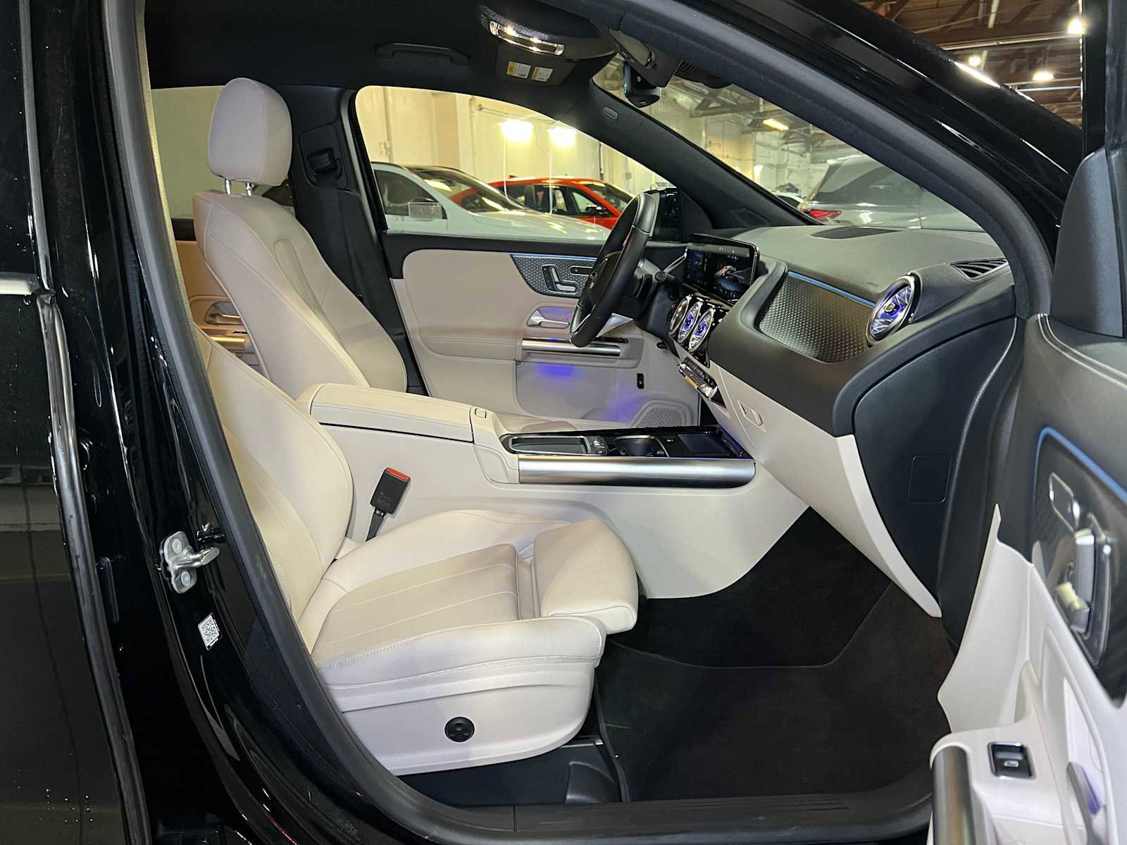 Used 2025 Mercedes-Benz GLA 250 4MATIC image 9