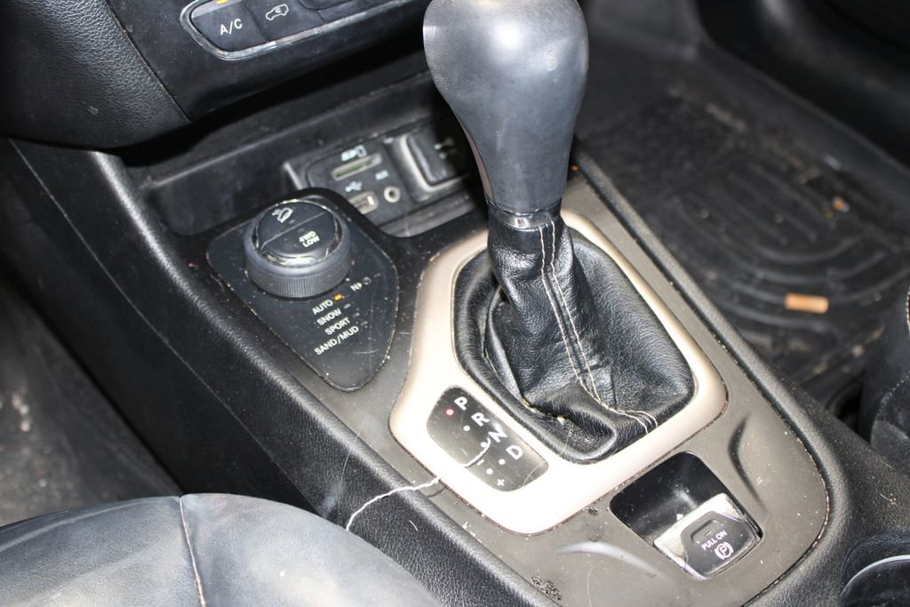 Used 2018 Jeep Cherokee Limited image 26