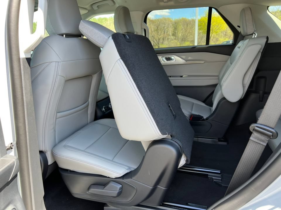 Used 2026 Ford Explorer Active w/ Active Comfort Package AWD/4WD image 5