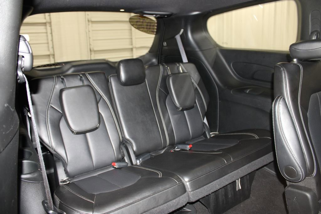 Used 2025 Chrysler Pacifica Select image 26
