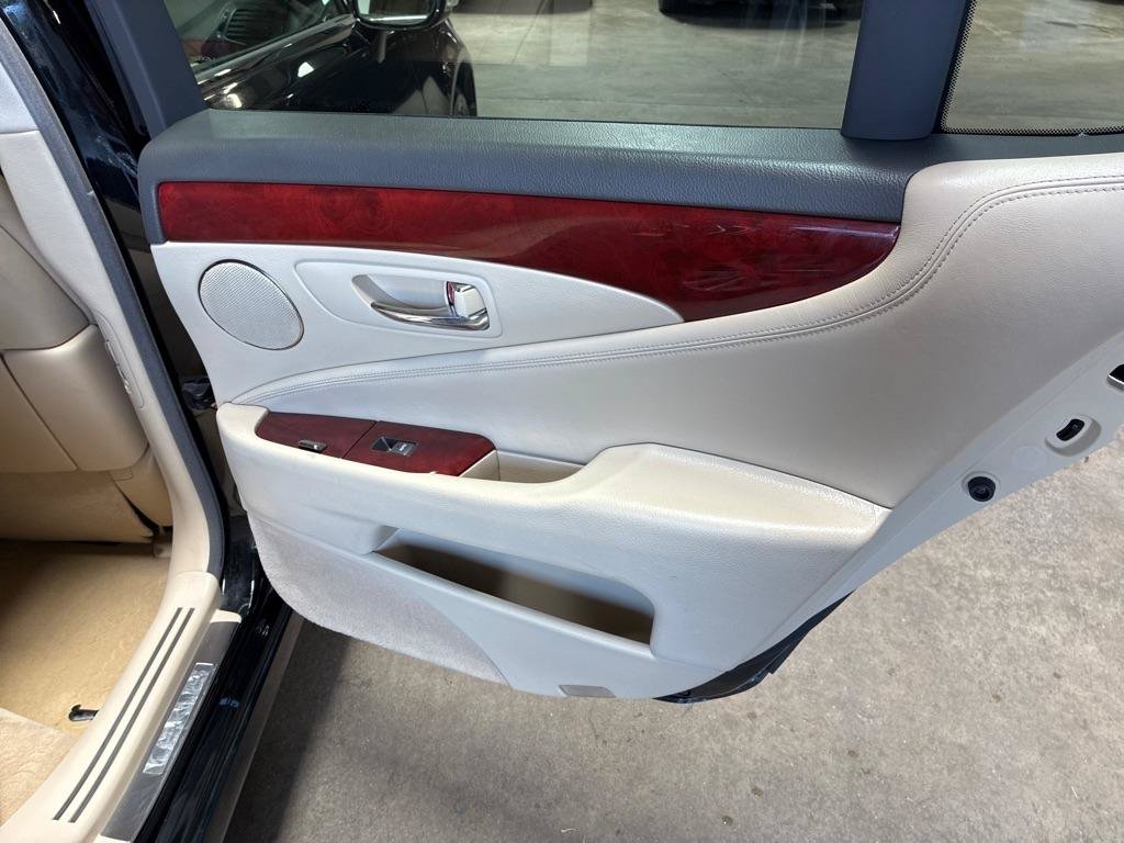 Used 2012 Lexus LS 460 w/ Comfort Pkg RWD image 27