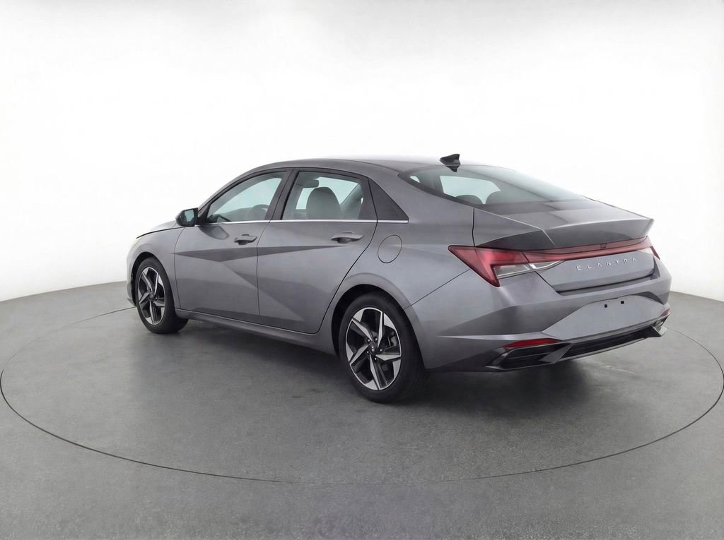 Used 2023 Hyundai Elantra Limited w/ Preferred Accessory Package image 3