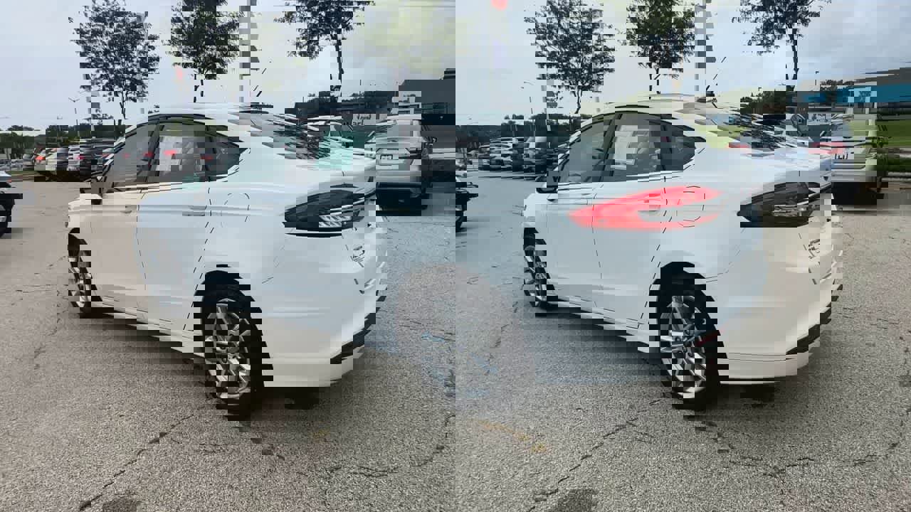 Used 2018 Ford Fusion SE image 6