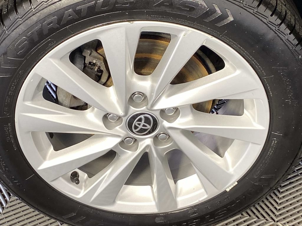 Used 2022 Toyota Camry LE AWD/4WD image 27