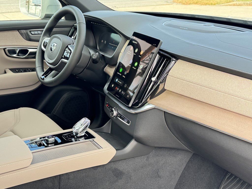 New 2026 Volvo XC90 B6 Plus w/ Protection Package Premier image 11