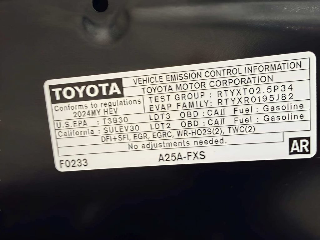 Used 2024 Toyota Sienna LE AWD/4WD image 42