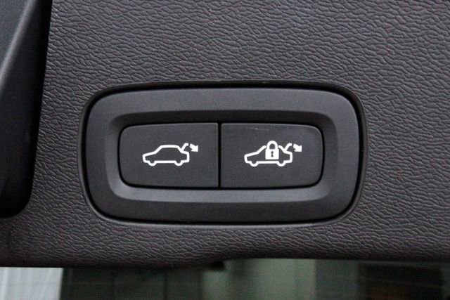 Used 2025 Volvo XC60 B5 Plus image 37