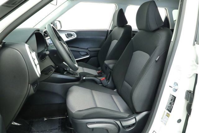 Used 2025 Kia Soul LX w/ LX Technology Package FWD image 25