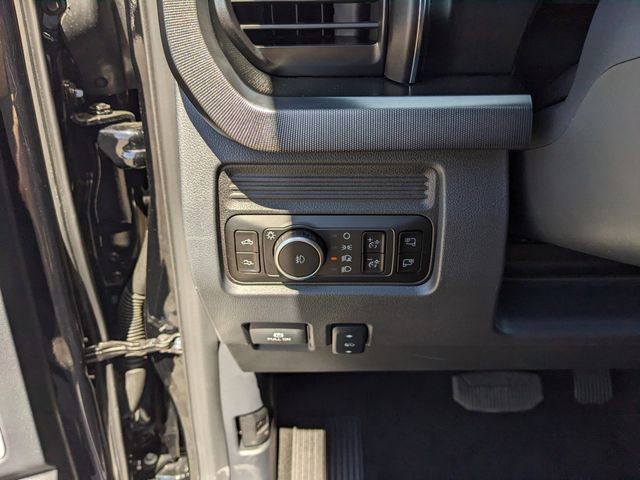 Used 2025 Ford F450 Platinum w/ FX4 Off-Road Package image 30