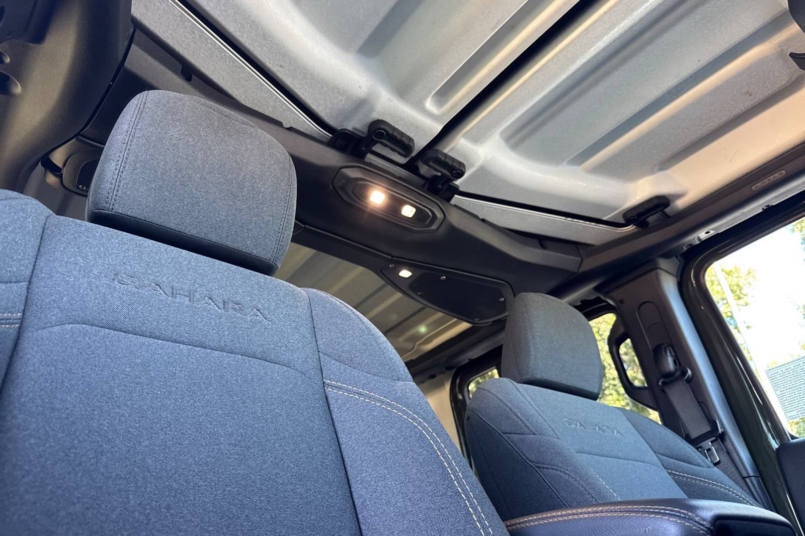 Used 2024 Jeep Wrangler Unlimited Sahara AWD/4WD image 18