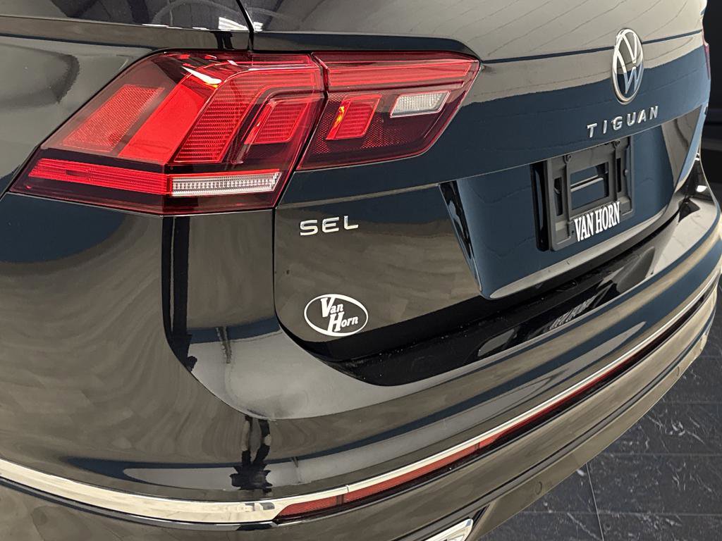 Used 2022 Volkswagen Tiguan SEL R-Line image 34