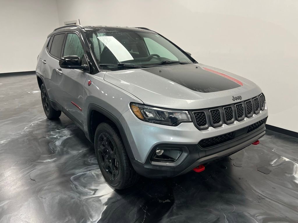 Used 2024 Jeep Compass Trailhawk image 16