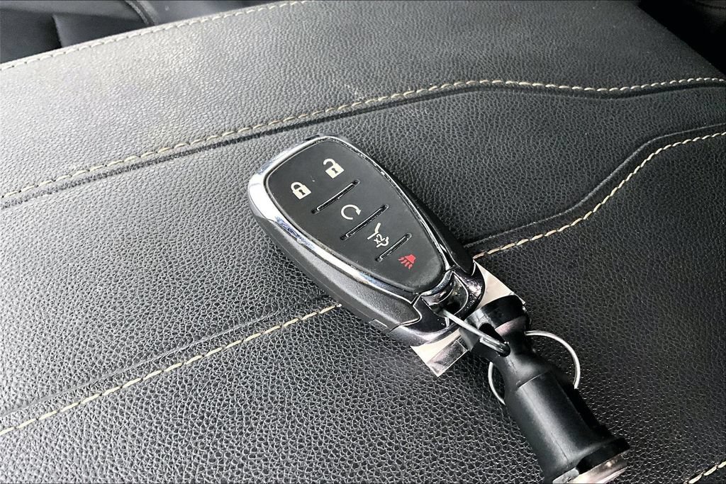 Used 2023 Chevrolet Traverse LT w/ LT Premium Package FWD image 13