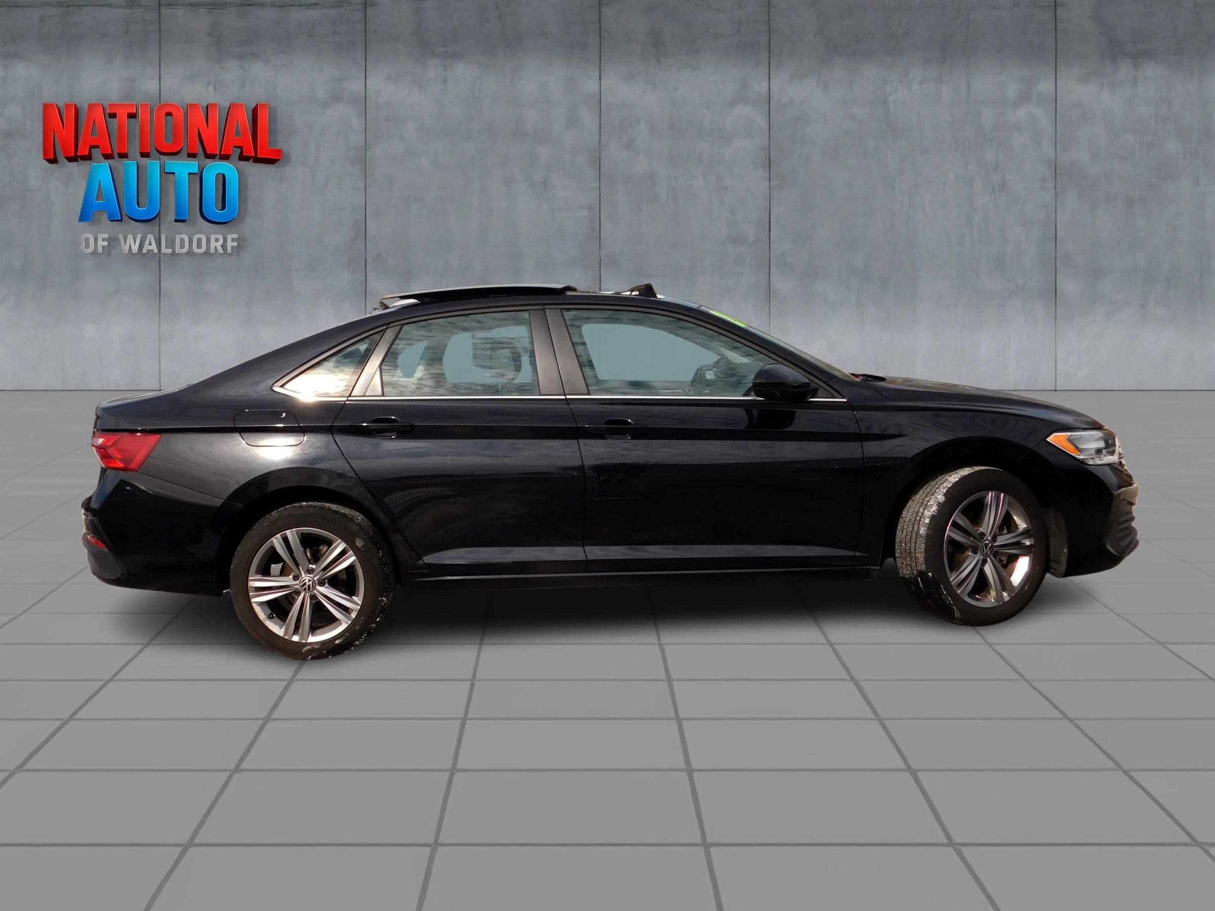 Used 2024 Volkswagen Jetta SE FWD image 4