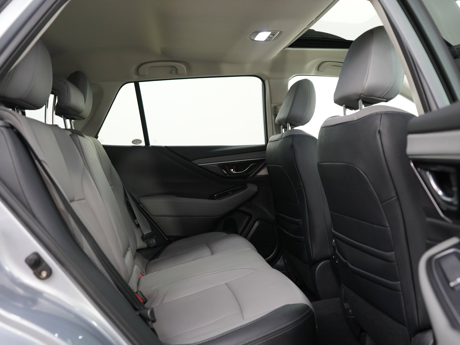 Used 2023 Subaru Outback Limited AWD/4WD image 12
